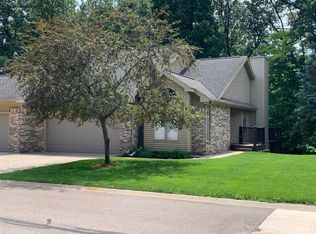 2150 Oakland Ridge Dr, Kalamazoo, MI 49008