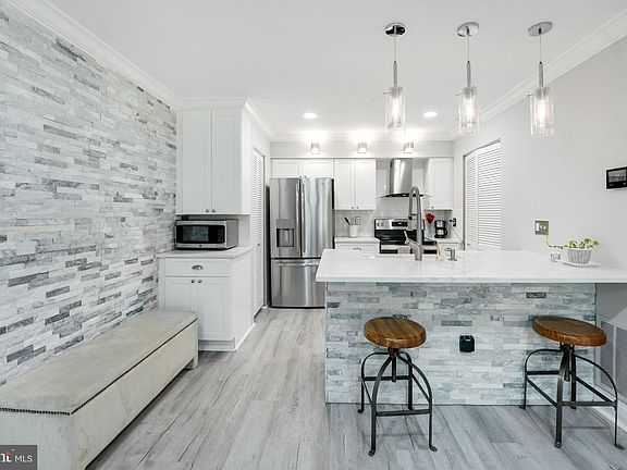 3rd image of 7592 Lakeside Village Dr #A-7592a