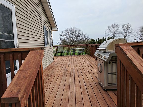 3rd image of 2 Sunny Hill Ln