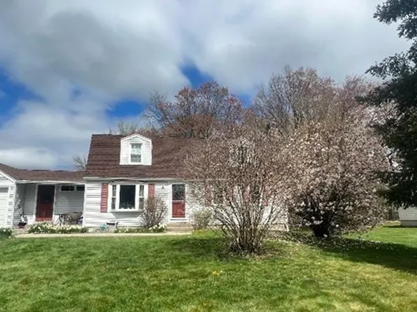 124 Avery St, East Longmeadow, MA 01028