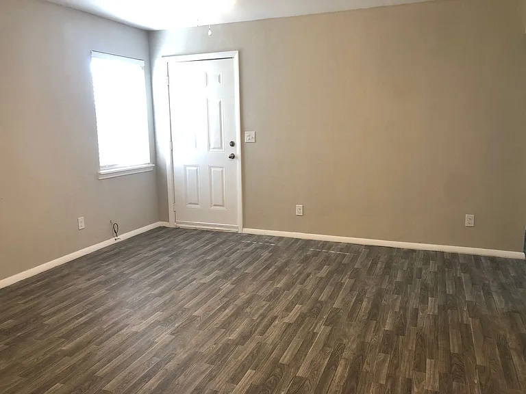 Yukon Heights Apartments — Photo 14
