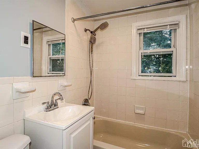 9 Macarthur Dr — Photo 8