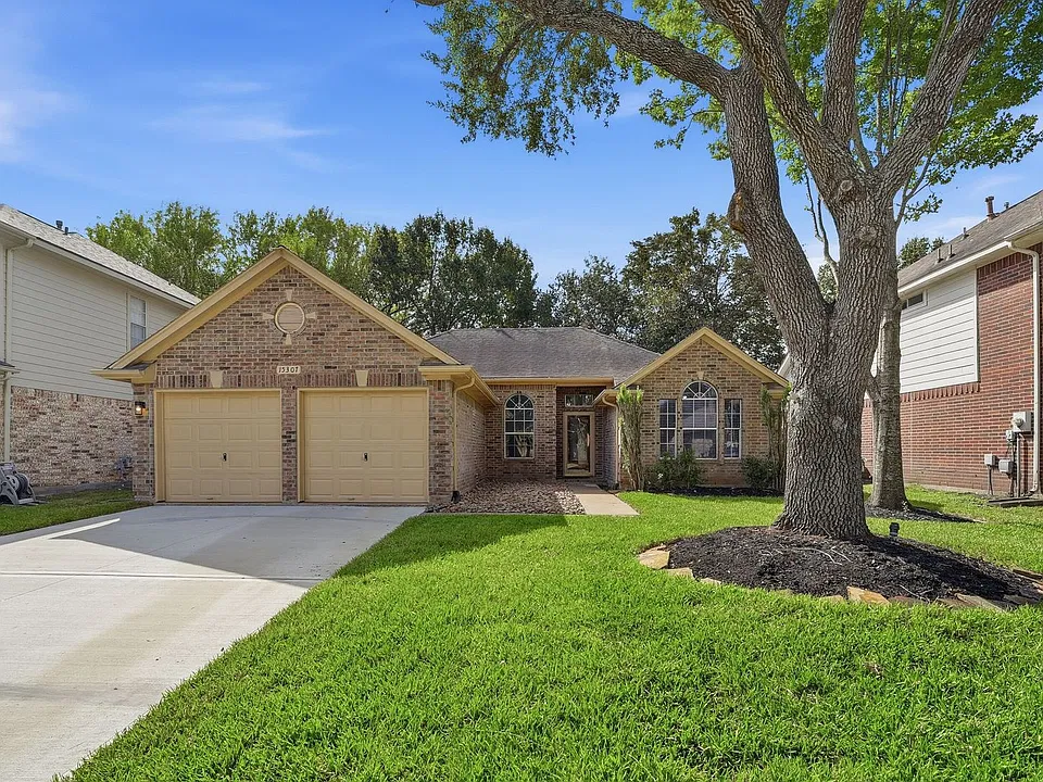 15307 Inks Lake Dr