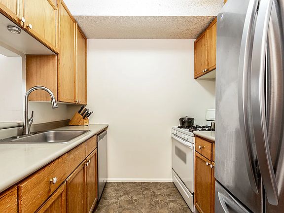 4th image of 4-74 48th Ave APT 17F