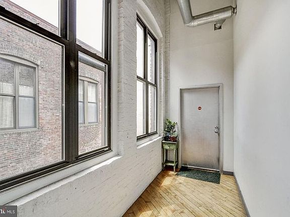 5th image of 428 N 13th St APT 6A