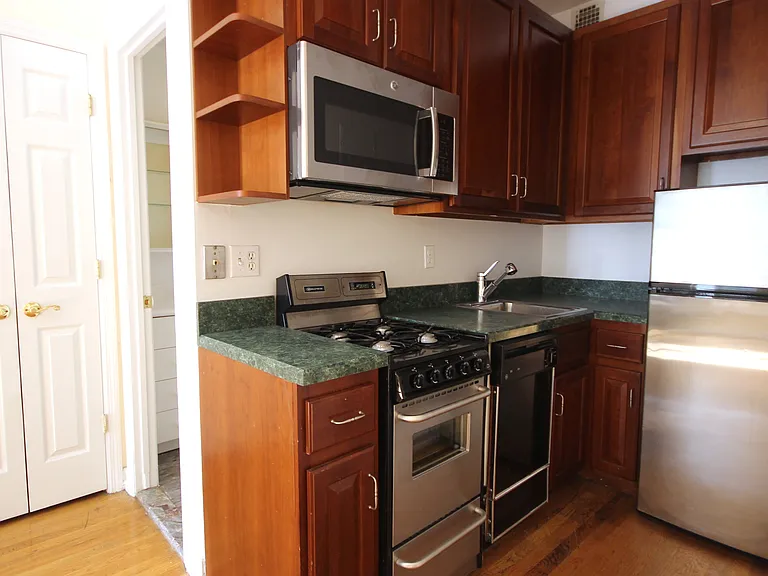 315 W 82nd St #4A — Photo 2