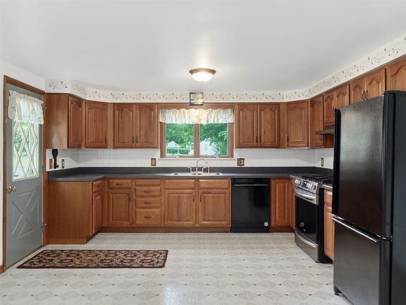 3rd image of 681 Herman Rd