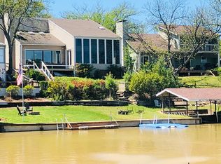 528 Harbor Dr, Azle, TX 76020