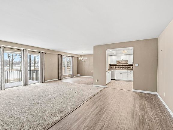 3rd image of 1077 Greenleaf Blvd APT 216