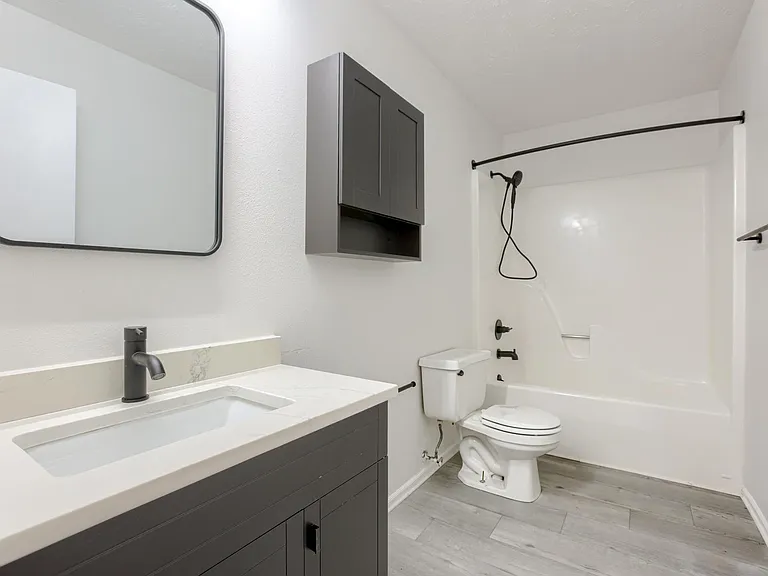 240 N 1st St #11 — Photo 10