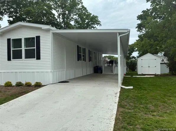 1661 Old Country Road #212, Riverhead, NY 11901