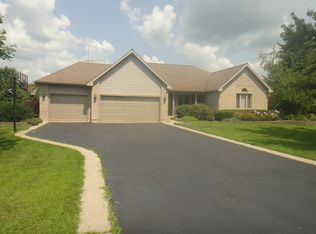 12885 Williams Cir, Genoa, IL 60135