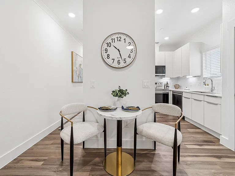 Mansions of Denton | A2 Dining ARea