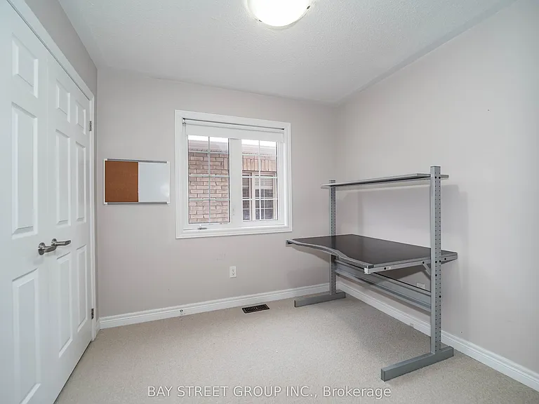 7 Gordon Landon Dr — Photo 34