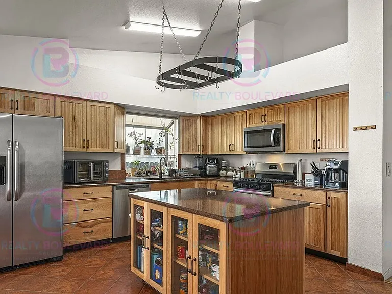 3059 Creekwood Dr — Photo 3