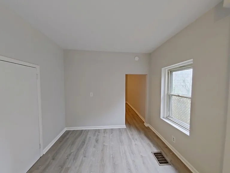 868 E Locust Ave — Photo 5