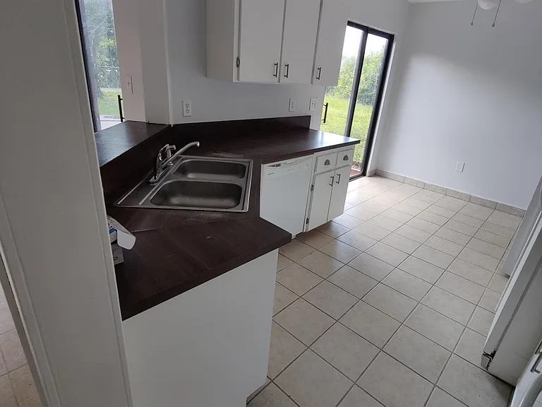 981 Forest St NE — Photo 7