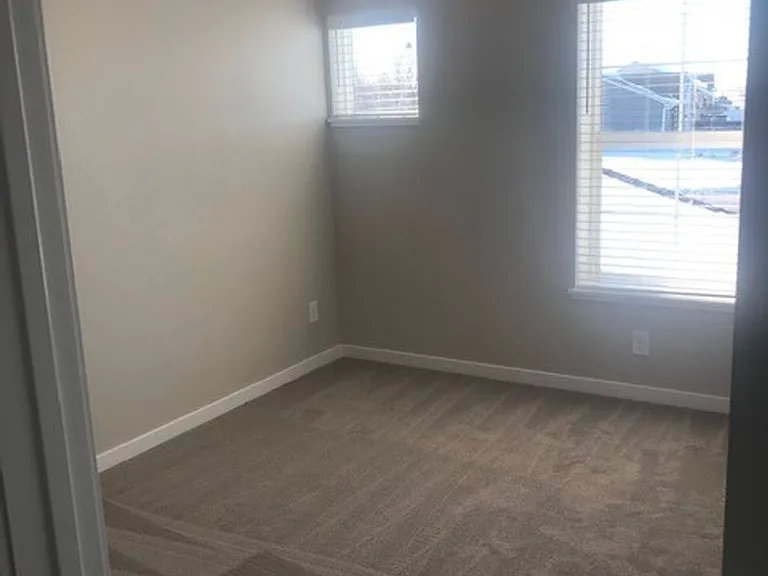 311 SW Brookside Dr — Photo 17