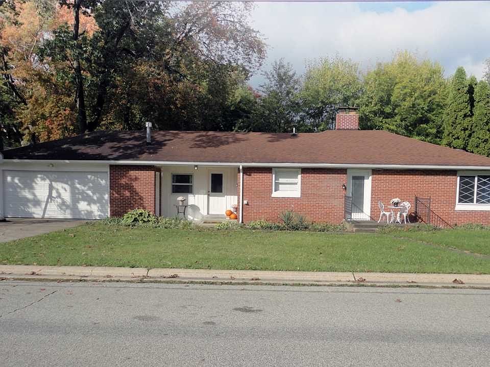 1st image of 703 W Berry Ave