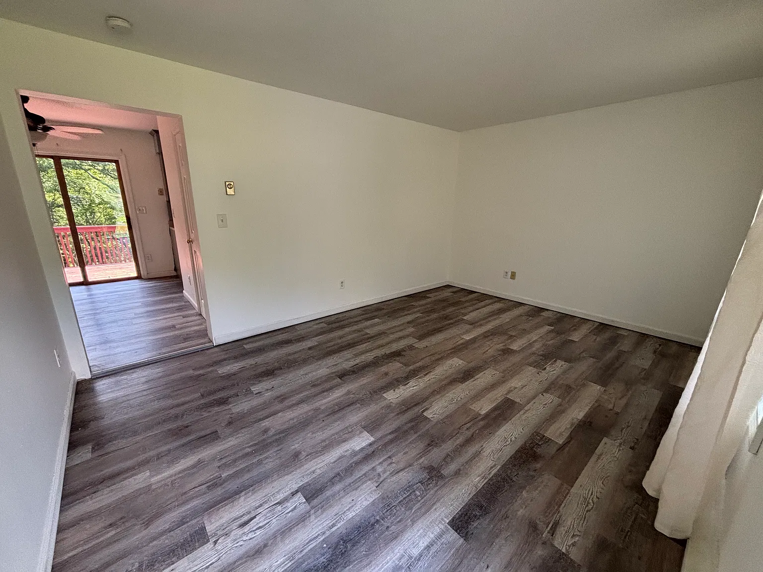 211 Mallard Ln — Photo 2