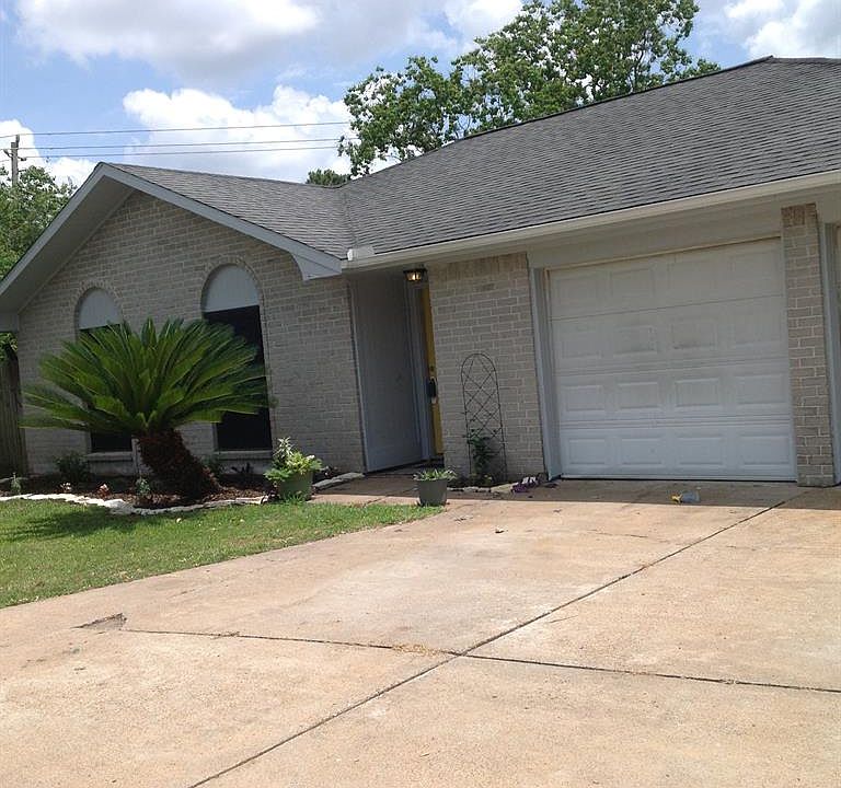 Simple drought resistant landscaping greets you home