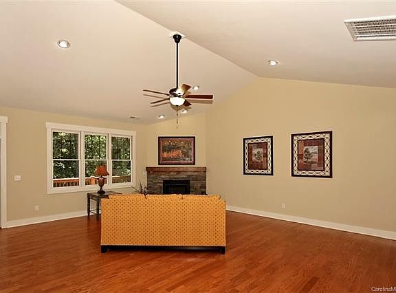 4th image of 53 Hogans View Cir