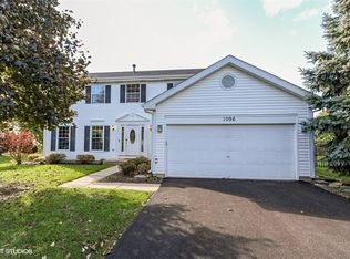 1096 Stone Creek Cir, Crystal Lake, IL 60014