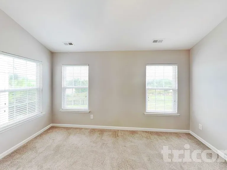 11311 Breezehill Ln — Photo 10