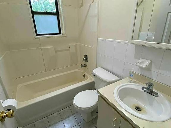 4th image of 29-11 Newtown Ave #3R