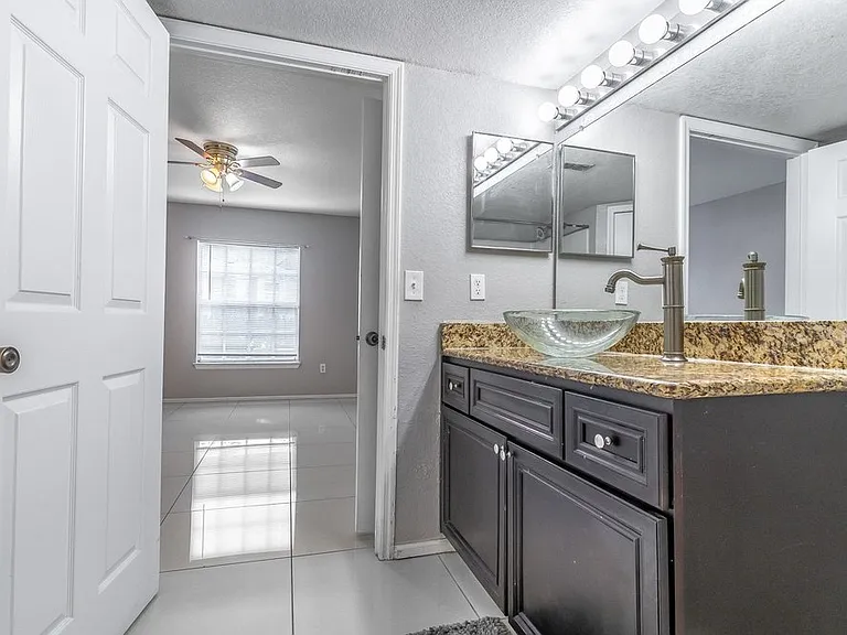 5124 Park Central Dr #517 — Photo 16