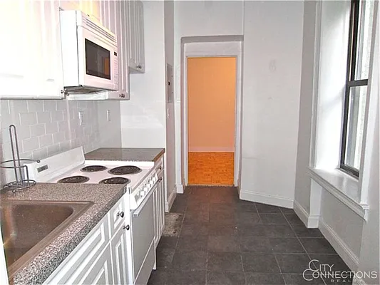 Rented by City Connections Realty | media 15