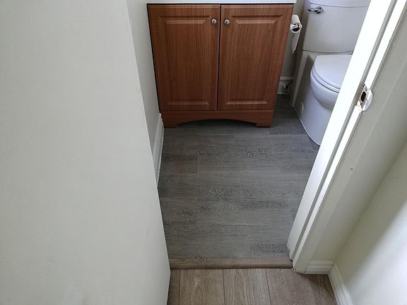 3rd image of 1801 W Foster Ave