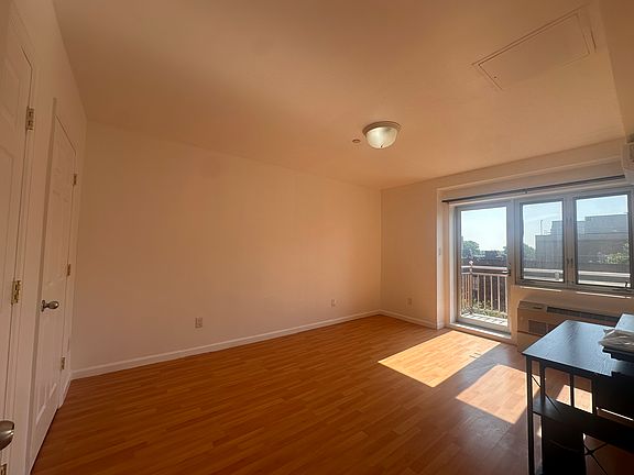 4th image of 71-33 162nd St #4C