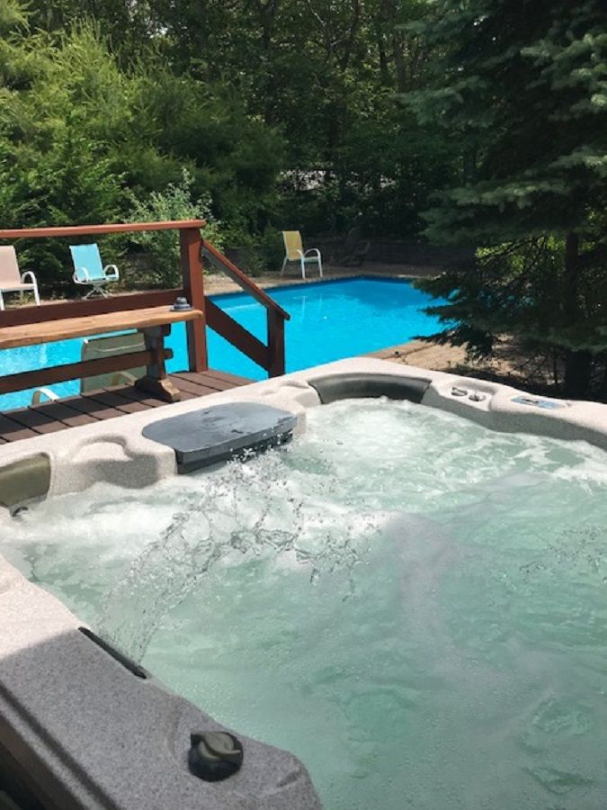 292 Little Fresh Pond Rd in Southampton Out East