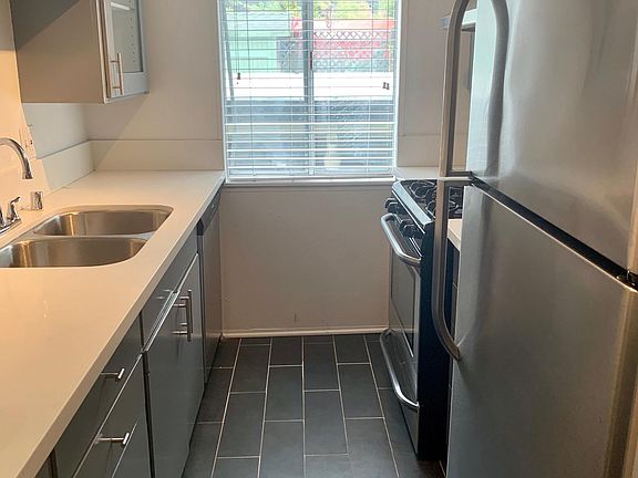 3rd image of 2206 Allesandro St APT 101