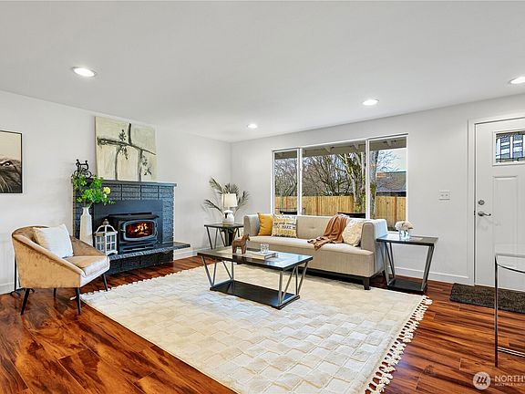 3rd image of 17424 Spruce Way