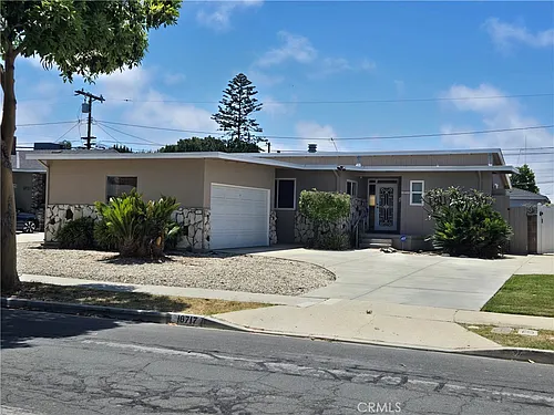 18717 Cranbrook Ave Photo 1