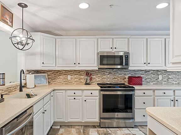 5th image of 877 Auburnville Way APT I3