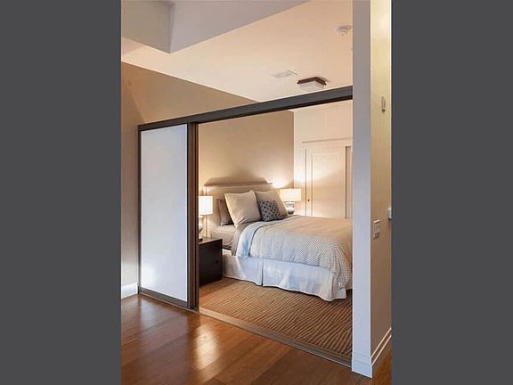 4th image of 32 N Clarkson St #101