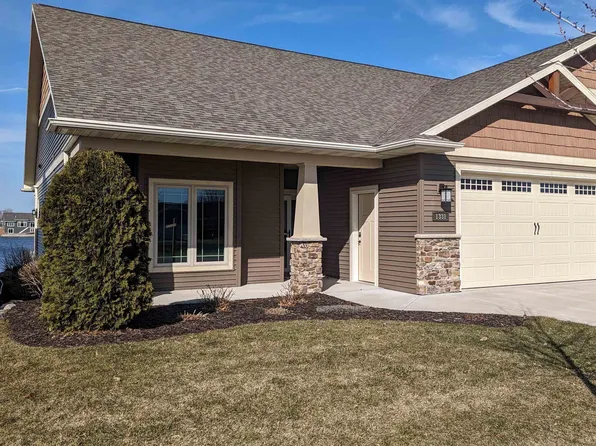 1331 Prairie Lake Cir, Neenah, WI 54956