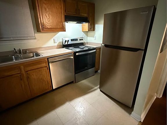 4th image of 2501 Danielle Ln #3
