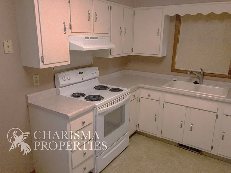 3004 S West Ave — Photo 12