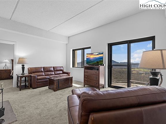 4th image of 303 Sugar Top Drive #2404
