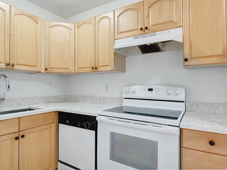709 SE 15th St #1 — Photo 15