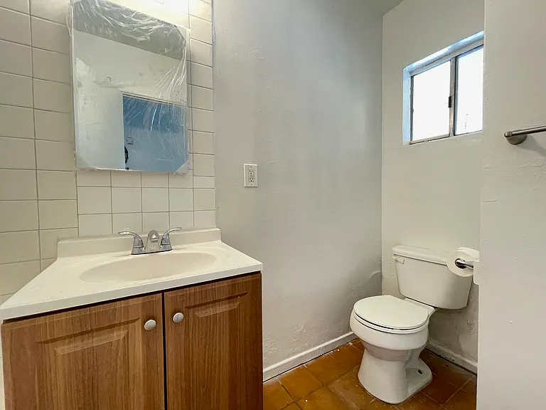 820 E C St — Photo 12