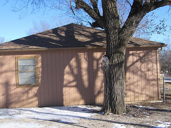 3rd image of 413 N Chautauqua St