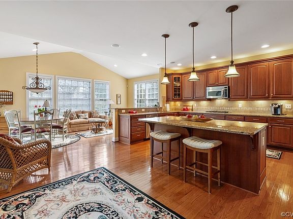 3rd image of 880 Dogwood Dell Ln