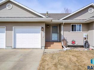 2017 S Dorothy Cir, Sioux Falls, SD 57106