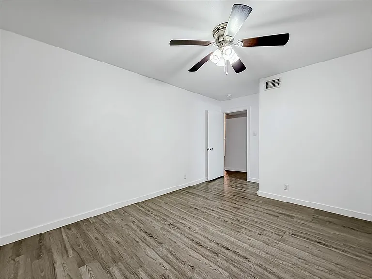 302 Easy St #B — Photo 13