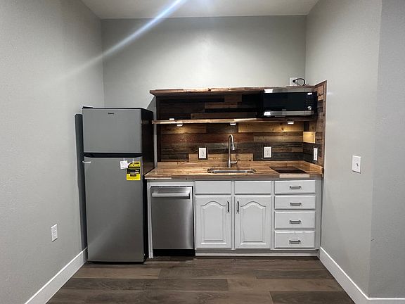 4th image of 1421 S Edison St #B